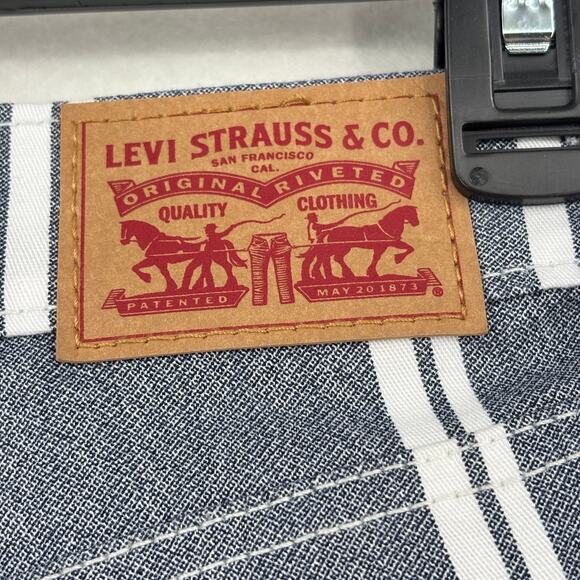 Levi Shorts Womens Size 28 Blue White Stripe Mid Length Pockets Cuffed Stretch - Picture 5 of 10